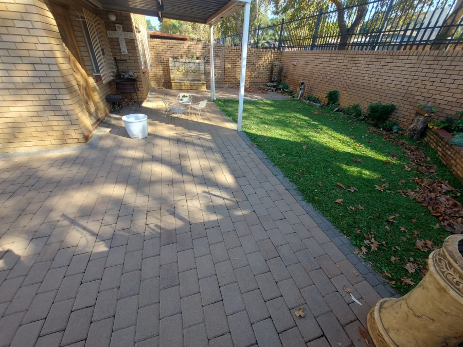 3 Bedroom Property for Sale in Mountain View Gauteng