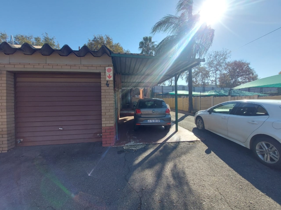 3 Bedroom Property for Sale in Mountain View Gauteng