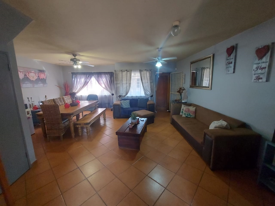 3 Bedroom Property for Sale in Mountain View Gauteng