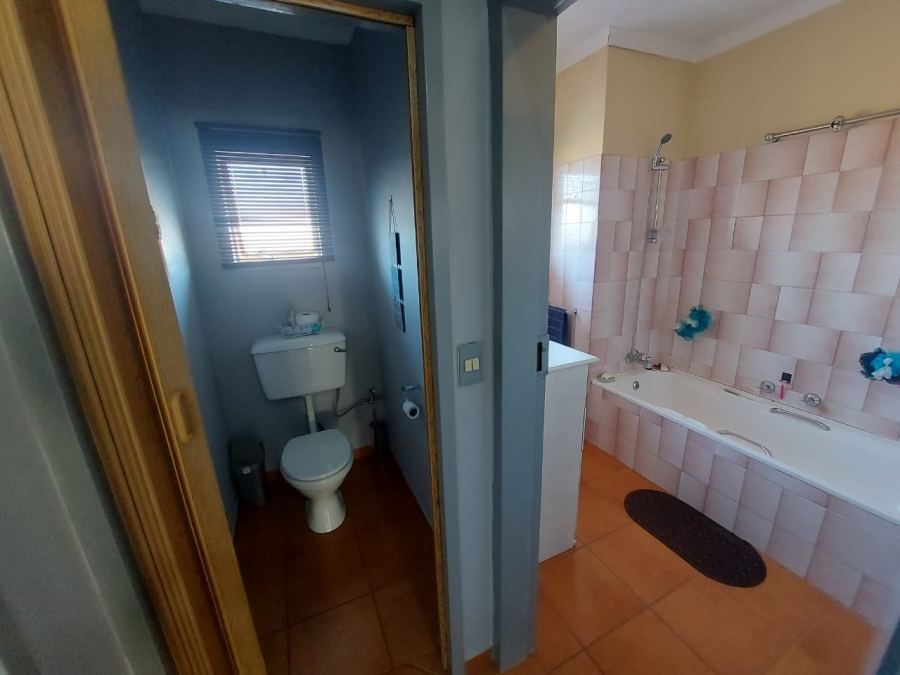 3 Bedroom Property for Sale in Mountain View Gauteng