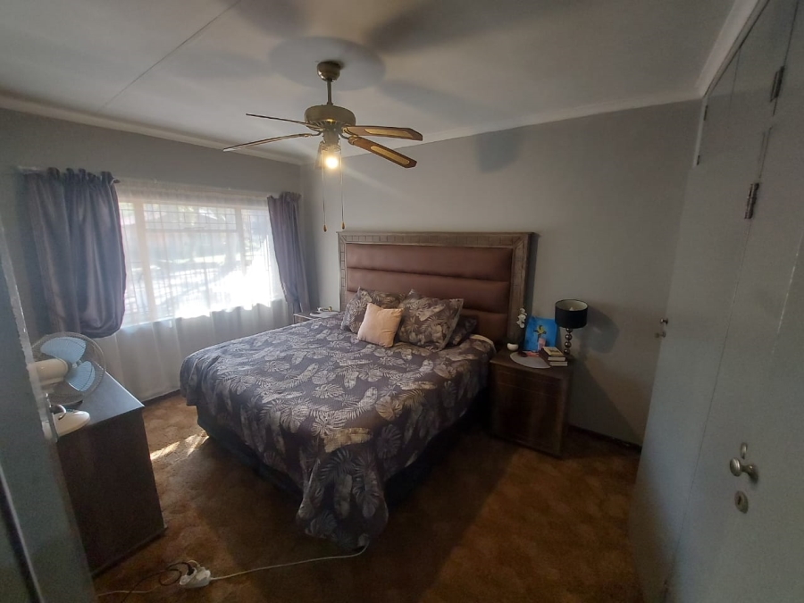 3 Bedroom Property for Sale in Mountain View Gauteng