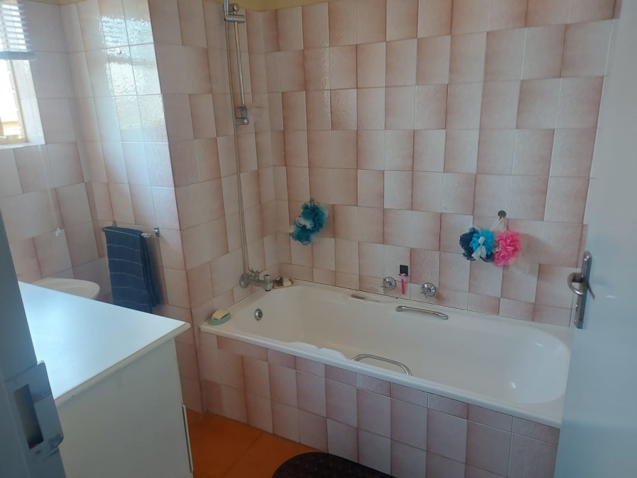 3 Bedroom Property for Sale in Mountain View Gauteng