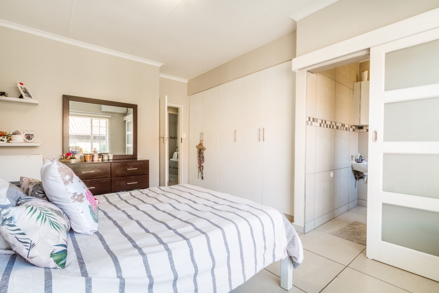 2 Bedroom Property for Sale in Tyger Valley Gauteng