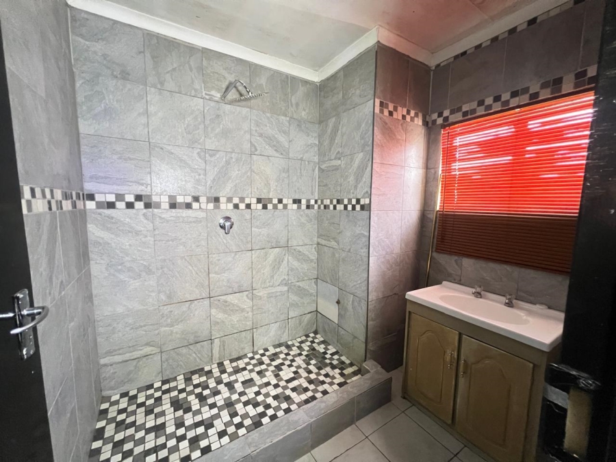 3 Bedroom Property for Sale in Mountain View Gauteng