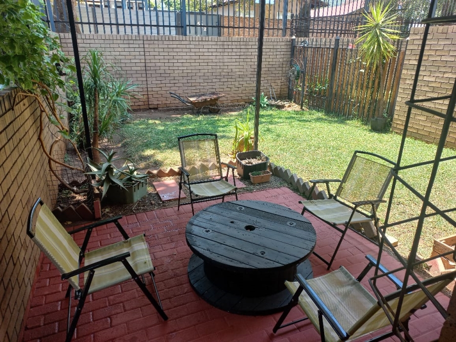 3 Bedroom Property for Sale in Mountain View Gauteng