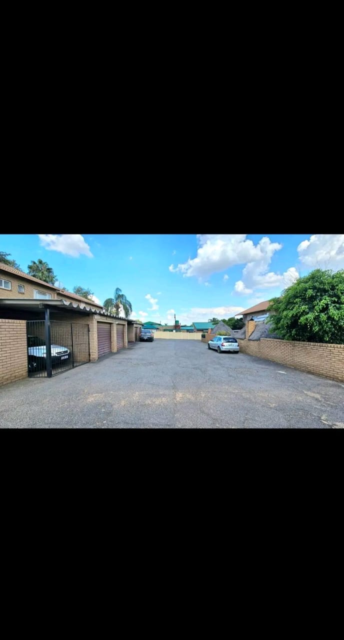 3 Bedroom Property for Sale in Mountain View Gauteng