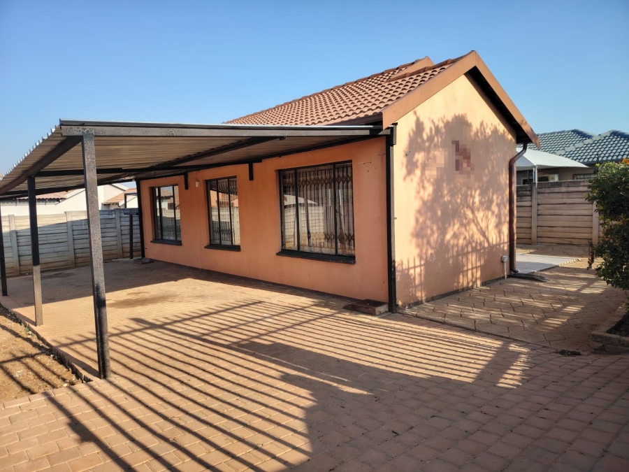 To Let 3 Bedroom Property for Rent in Lotus Gardens Gauteng