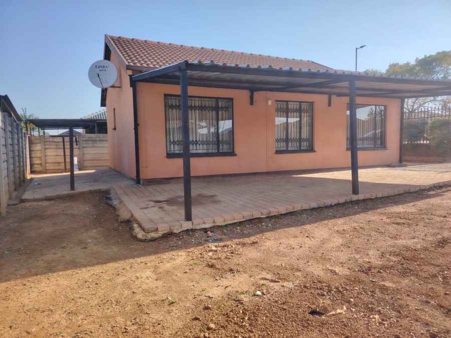 To Let 3 Bedroom Property for Rent in Lotus Gardens Gauteng
