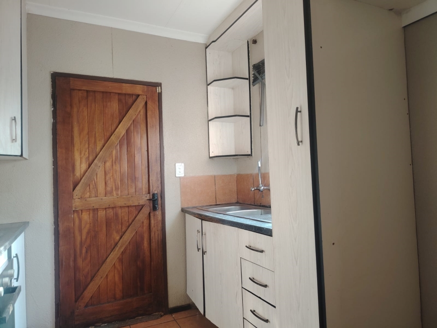 To Let 3 Bedroom Property for Rent in Lotus Gardens Gauteng