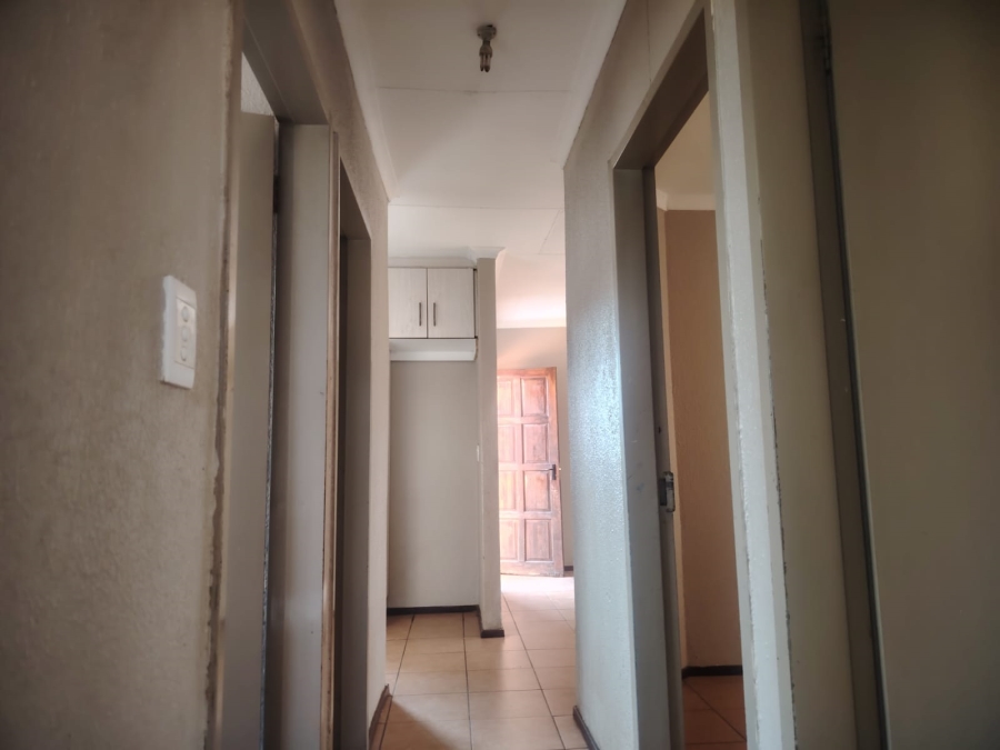 To Let 3 Bedroom Property for Rent in Lotus Gardens Gauteng