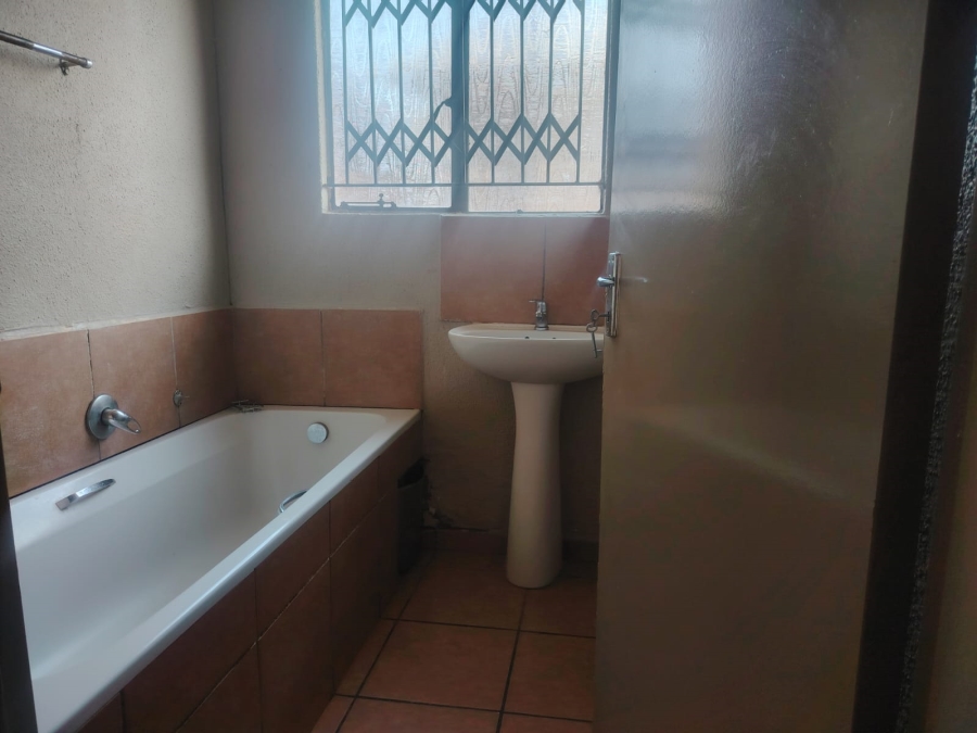 To Let 3 Bedroom Property for Rent in Lotus Gardens Gauteng