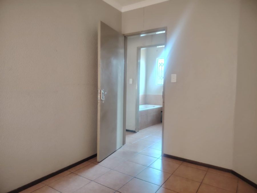 To Let 3 Bedroom Property for Rent in Lotus Gardens Gauteng