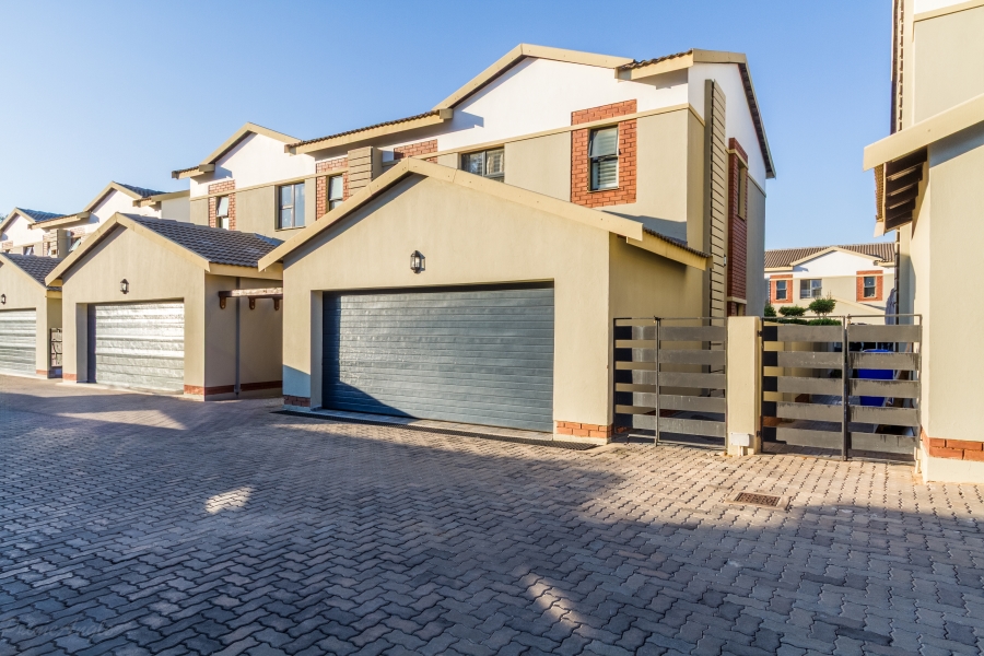 3 Bedroom Property for Sale in Equestria Gauteng