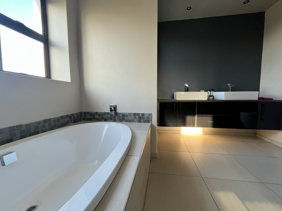 To Let 3 Bedroom Property for Rent in The Meadows Gauteng