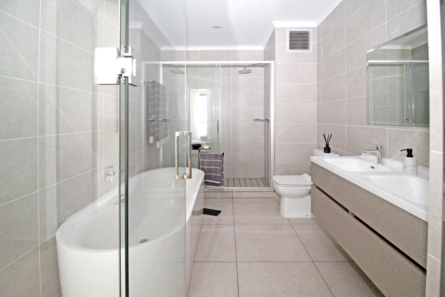 3 Bedroom Property for Sale in Greenstone Crest Gauteng