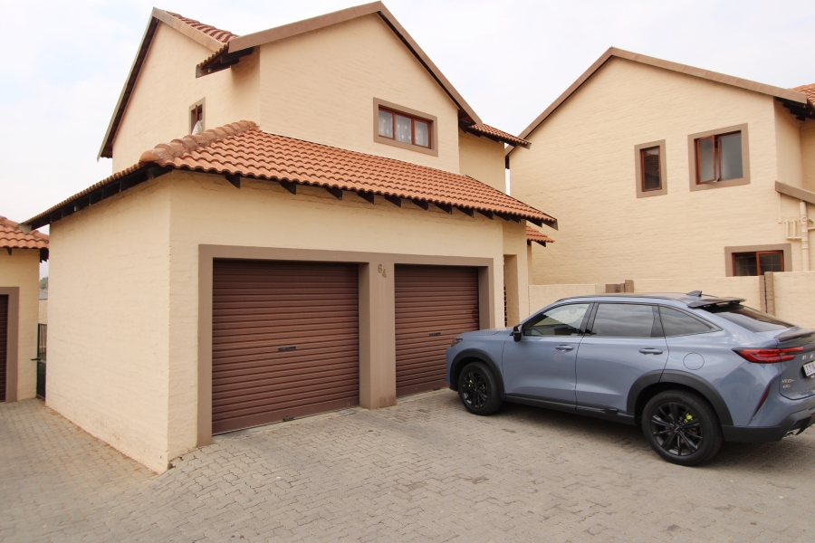 3 Bedroom Property for Sale in Noordwyk Gauteng