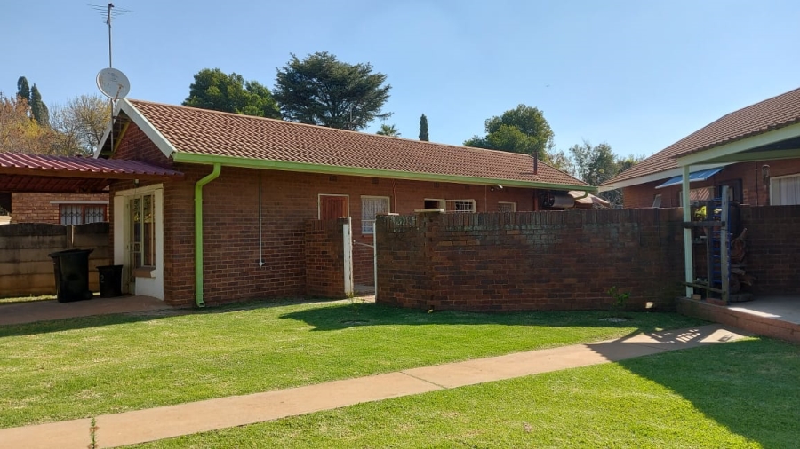 3 Bedroom Property for Sale in Crystal Park Gauteng