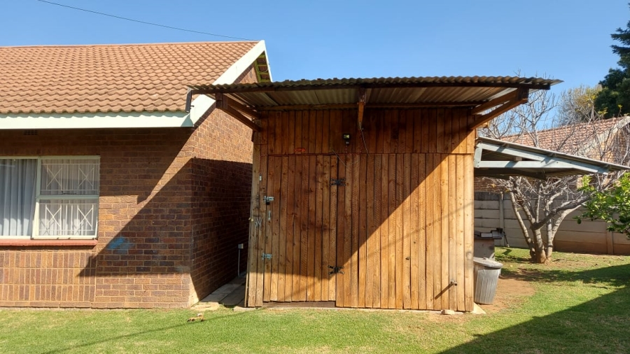 3 Bedroom Property for Sale in Crystal Park Gauteng