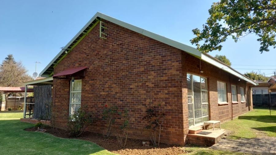 3 Bedroom Property for Sale in Crystal Park Gauteng