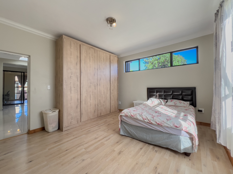 5 Bedroom Property for Sale in Terenure Gauteng