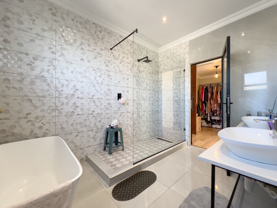 5 Bedroom Property for Sale in Terenure Gauteng