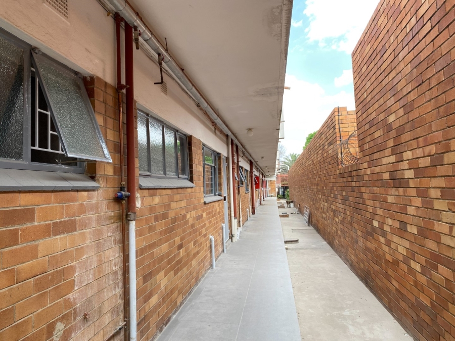 To Let 2 Bedroom Property for Rent in Linden Gauteng