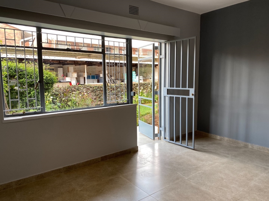 To Let 2 Bedroom Property for Rent in Linden Gauteng