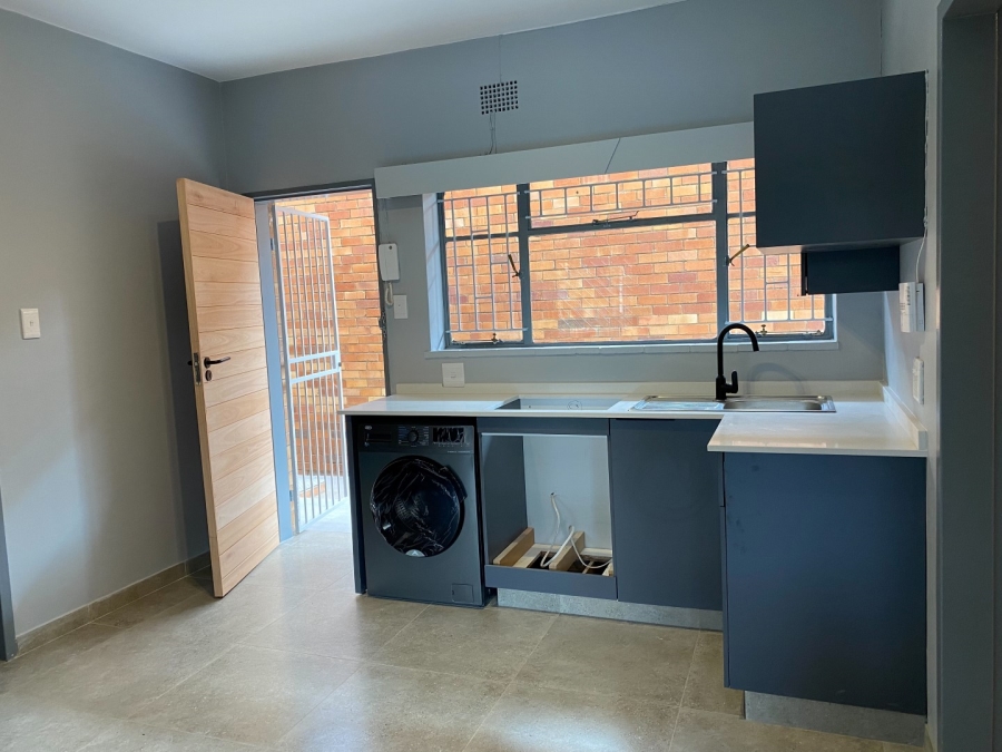 To Let 2 Bedroom Property for Rent in Linden Gauteng