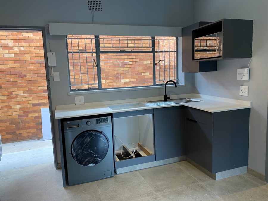 To Let 2 Bedroom Property for Rent in Linden Gauteng