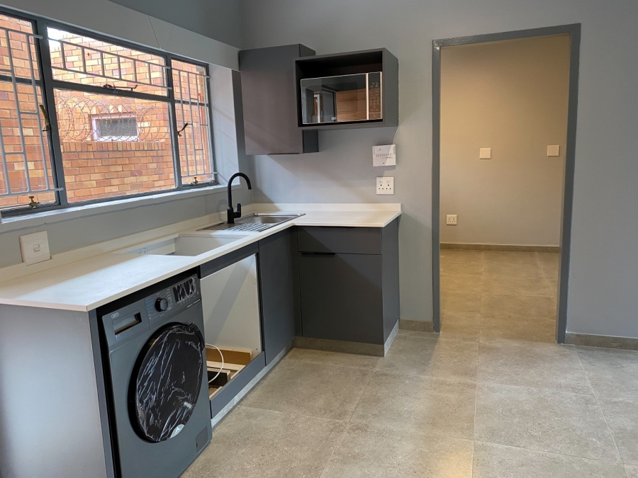 To Let 2 Bedroom Property for Rent in Linden Gauteng