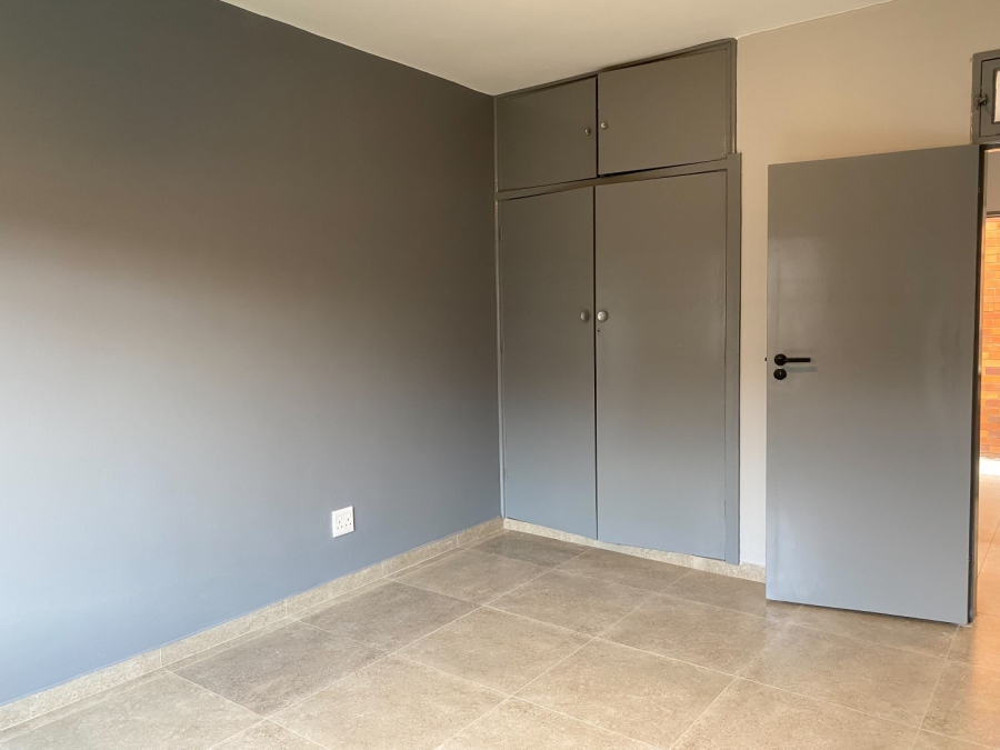 To Let 2 Bedroom Property for Rent in Linden Gauteng