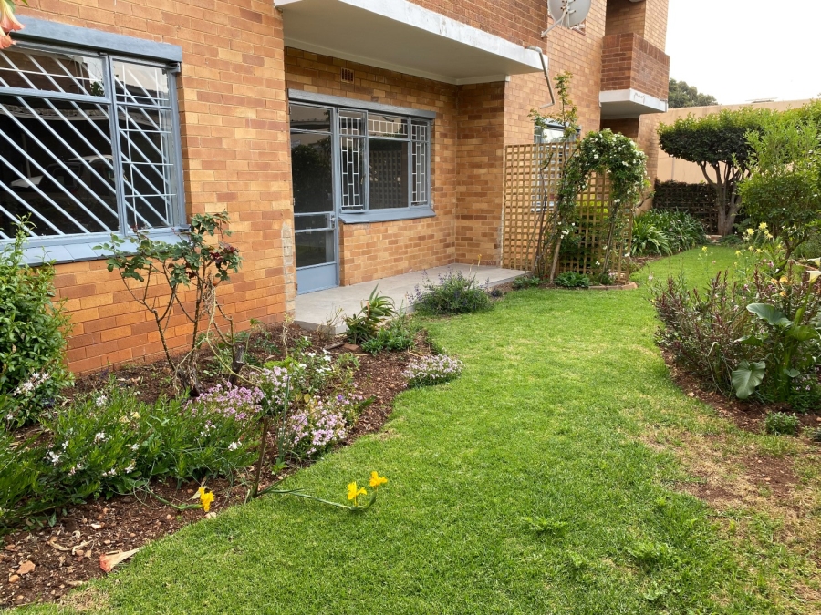 To Let 2 Bedroom Property for Rent in Linden Gauteng