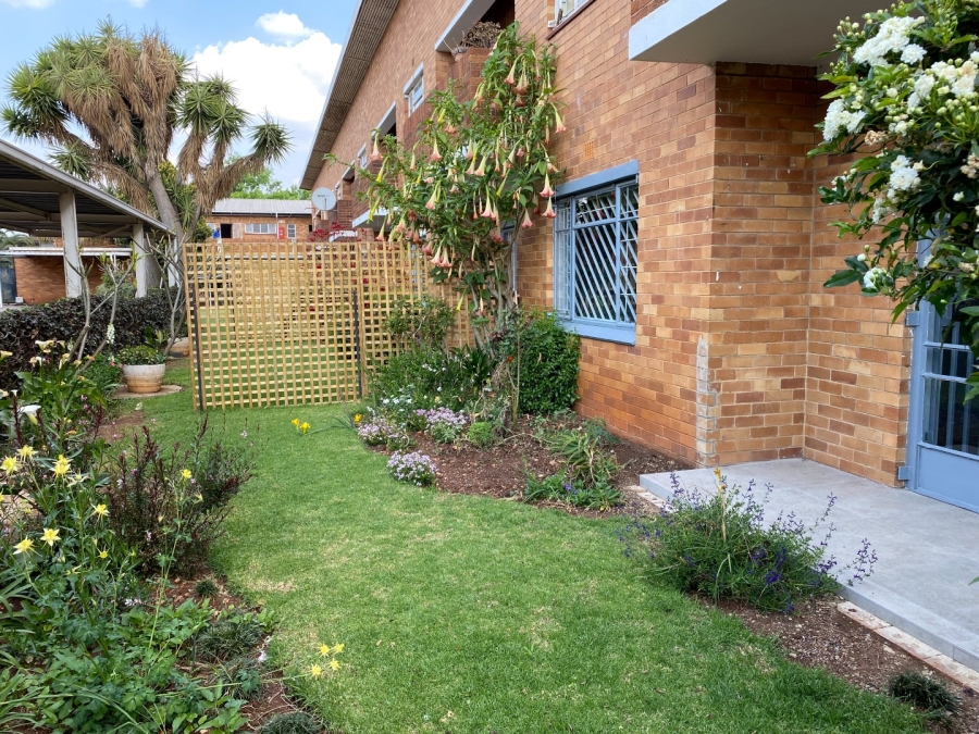 To Let 2 Bedroom Property for Rent in Linden Gauteng
