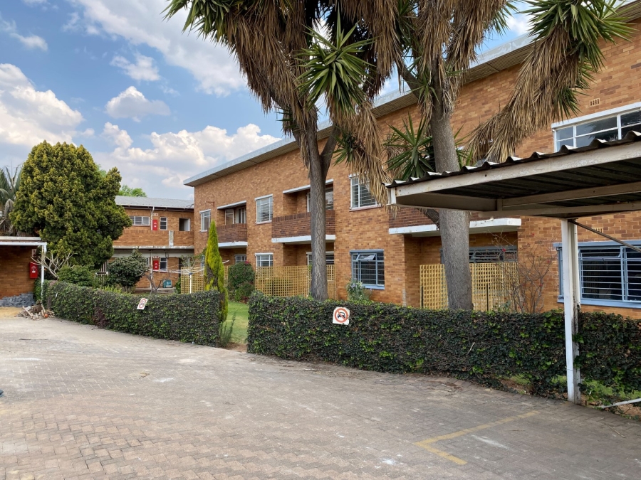 To Let 2 Bedroom Property for Rent in Linden Gauteng