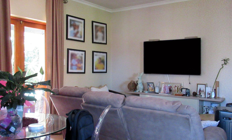 2 Bedroom Property for Sale in Maroeladal Gauteng