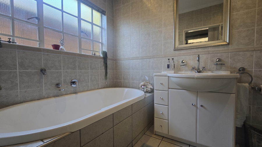 2 Bedroom Property for Sale in Garsfontein Gauteng