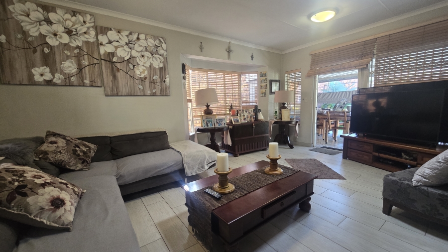2 Bedroom Property for Sale in Garsfontein Gauteng