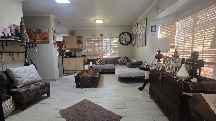 2 Bedroom Property for Sale in Garsfontein Gauteng