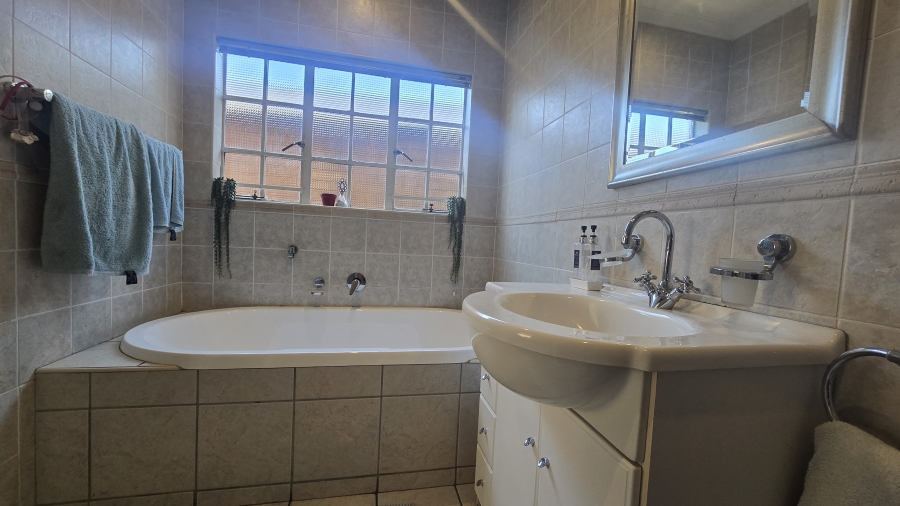 2 Bedroom Property for Sale in Garsfontein Gauteng