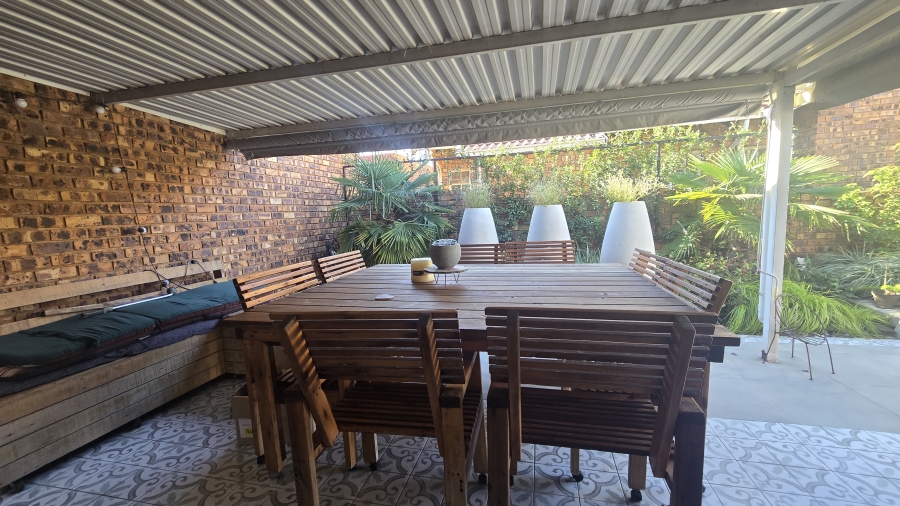 2 Bedroom Property for Sale in Garsfontein Gauteng