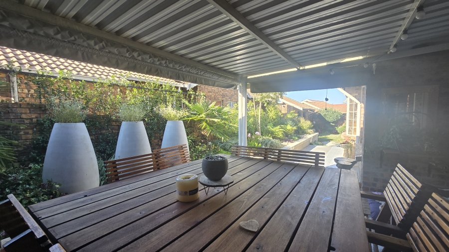 2 Bedroom Property for Sale in Garsfontein Gauteng