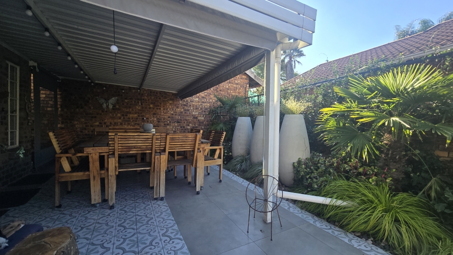 2 Bedroom Property for Sale in Garsfontein Gauteng