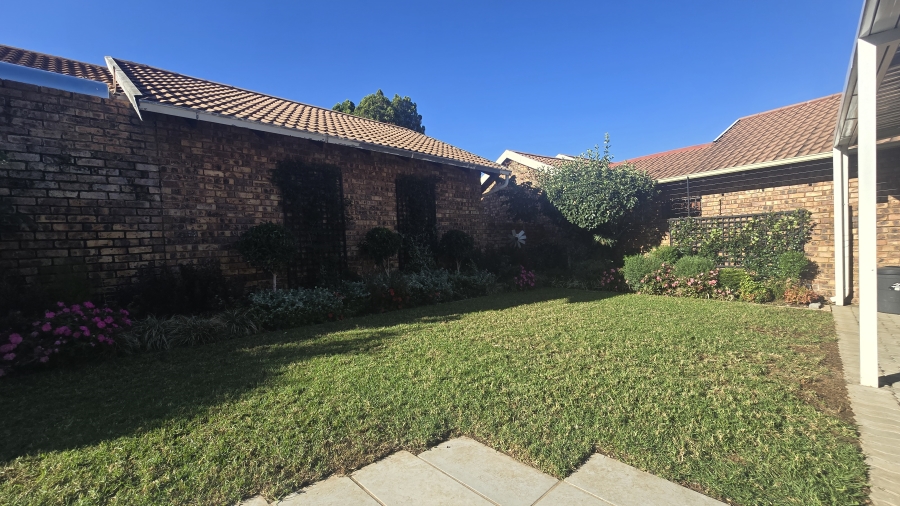 2 Bedroom Property for Sale in Garsfontein Gauteng