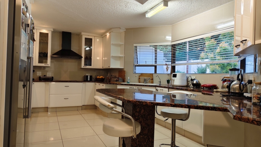 5 Bedroom Property for Sale in Bryanston Gauteng