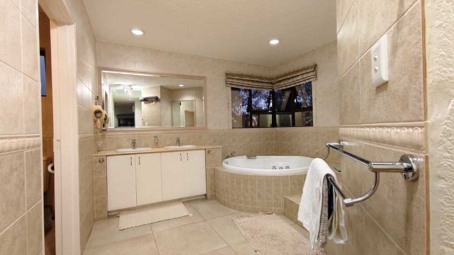 5 Bedroom Property for Sale in Bryanston Gauteng