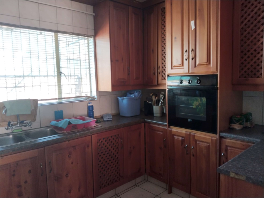 3 Bedroom Property for Sale in Mountain View Gauteng
