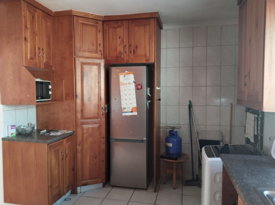 3 Bedroom Property for Sale in Mountain View Gauteng