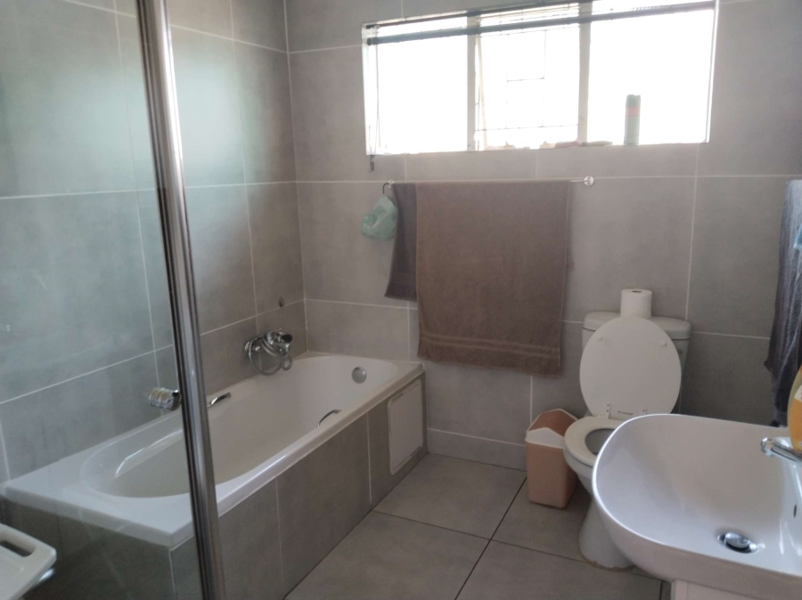 3 Bedroom Property for Sale in Mountain View Gauteng