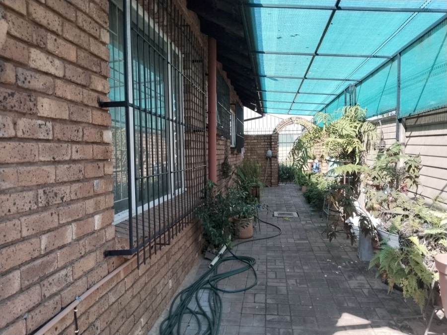 3 Bedroom Property for Sale in Mountain View Gauteng