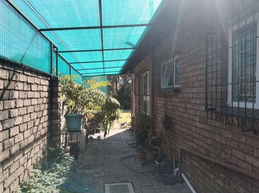 3 Bedroom Property for Sale in Mountain View Gauteng